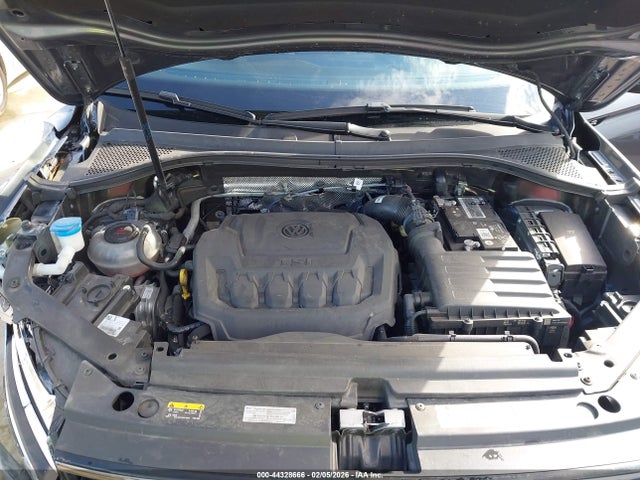 3VVCB7AX1NM132881 Volkswagen Tiguan 2.0t Se R-line Black