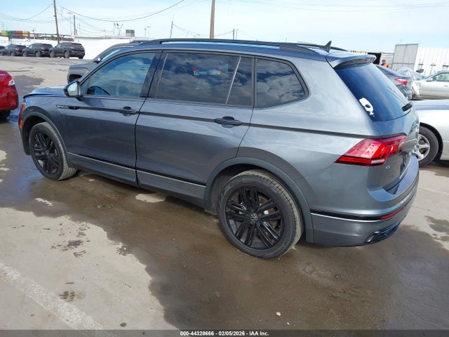 3VVCB7AX1NM132881 Volkswagen Tiguan 2.0t Se R-line Black