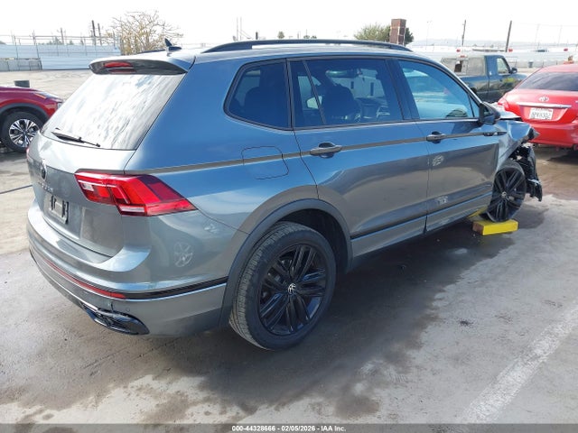 3VVCB7AX1NM132881 Volkswagen Tiguan 2.0t Se R-line Black