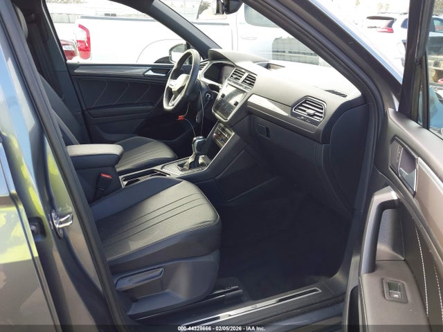 3VVCB7AX1NM132881 Volkswagen Tiguan 2.0t Se R-line Black
