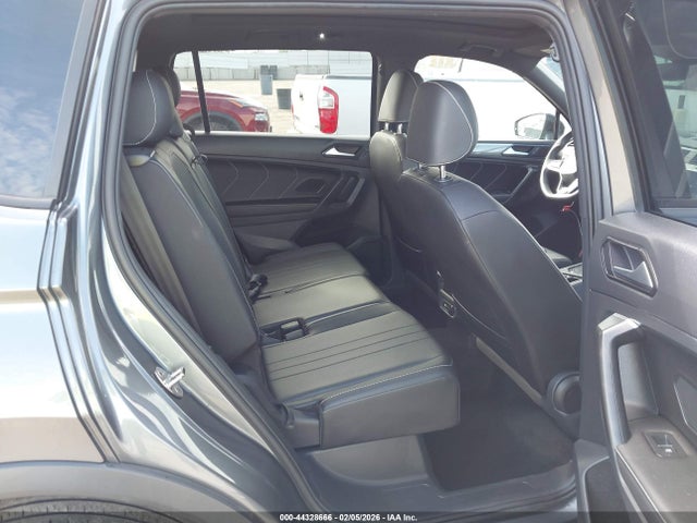 3VVCB7AX1NM132881 Volkswagen Tiguan 2.0t Se R-line Black