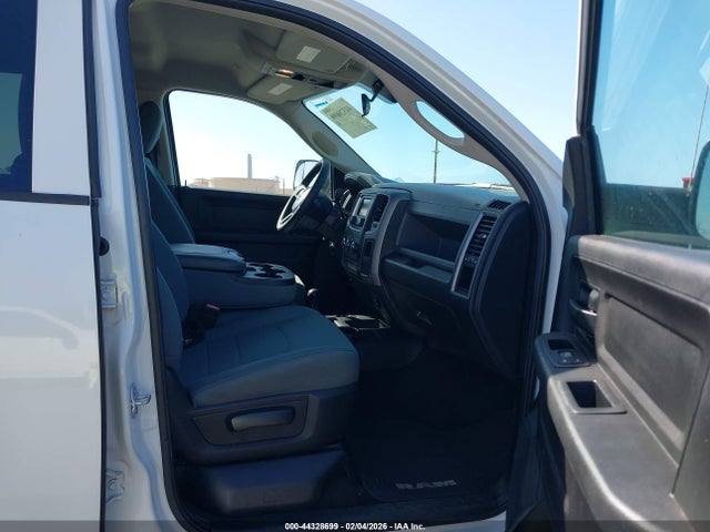 3C63R3GT7HG778492 RAM 3500 Tradesman 4x4 8&#039; Box