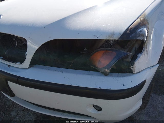 2005 Bmw 325i მანქანა იყიდება აუქციონზე, vin: WBAET37425NJ85635, აუქციონის ნომერი: 44328704