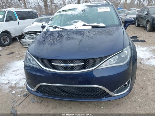 2017 Chrysler Pacifica Touring-l Plus მანქანა იყიდება აუქციონზე, vin: 2C4RC1EG1HR811351, აუქციონის ნომერი: 44328767