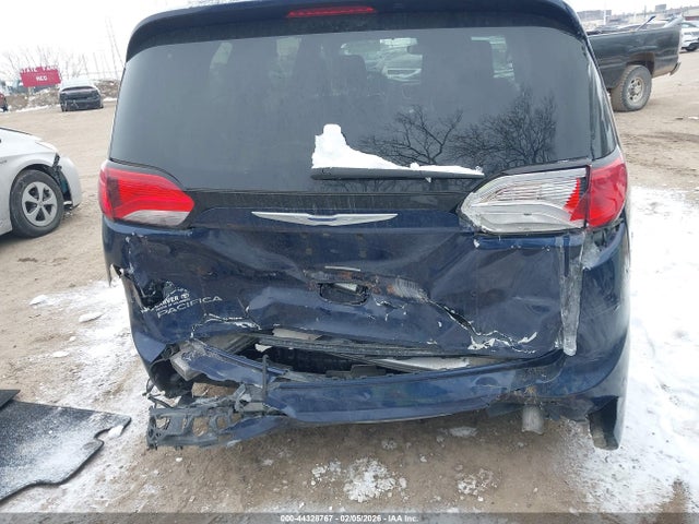 2017 Chrysler Pacifica Touring-l Plus მანქანა იყიდება აუქციონზე, vin: 2C4RC1EG1HR811351, აუქციონის ნომერი: 44328767
