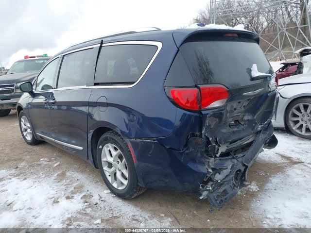 2017 CHRYSLER PACIFICA 2C4RC1EG1HR811351 Photo 2
