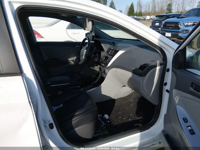 KMHCT5AE3HU347883 Hyundai ACCENT SE