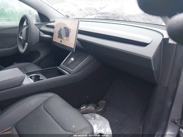 2026 TESLA MODEL Y 7SAYGDED2TF433264 Photo 4