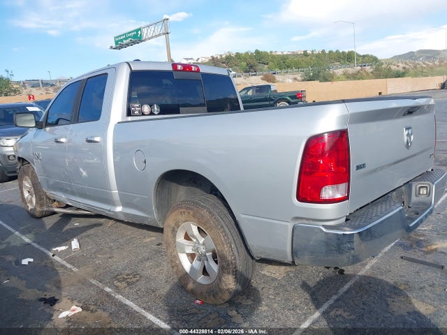 2018 RAM 1500 1C6RR6GGXJS114605 Photo 2