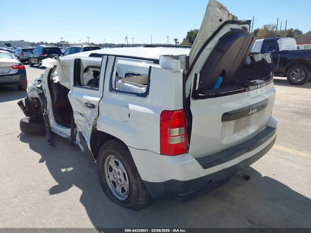 2016 JEEP PATRIOT 1C4NJPBB7GD738293 Photo 2