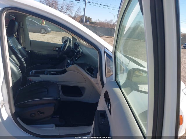 2023 CHRYSLER PACIFICA HYBRID 2C4RC1S71PR626431 Photo 4