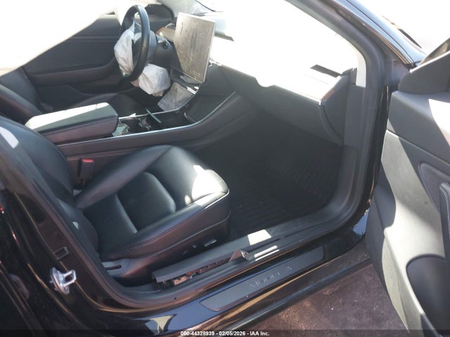5YJ3E1EB5KF392721 Tesla Model 3 Long Range/performance