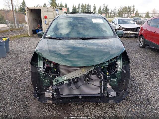 Toyota SIENNA XLE 2026 5TDYSKFC5TS228314 Image 13
