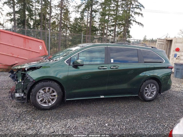 Toyota SIENNA XLE 2026 5TDYSKFC5TS228314 Image 15