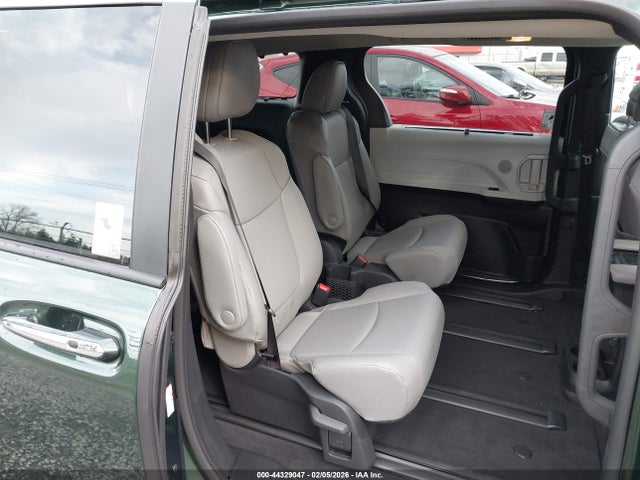 Toyota SIENNA XLE 2026 5TDYSKFC5TS228314 Image 19