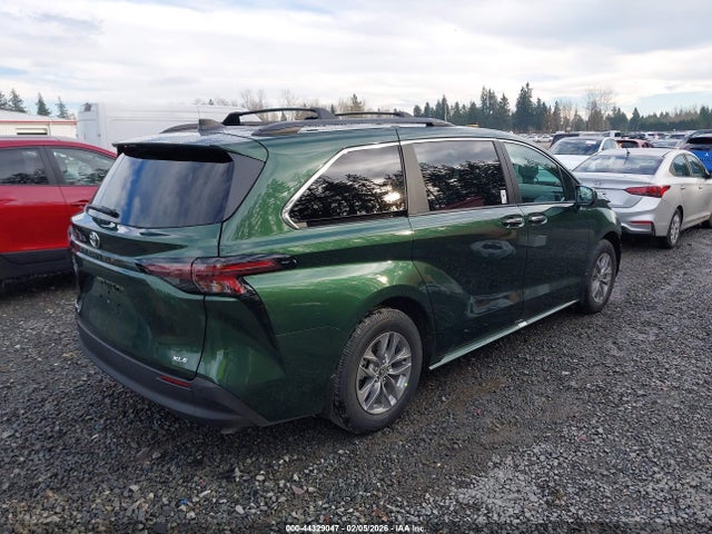 Toyota SIENNA XLE 2026 5TDYSKFC5TS228314 Image 4
