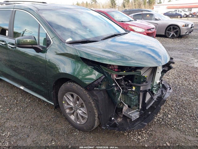 Toyota SIENNA XLE 2026 5TDYSKFC5TS228314 Image 6