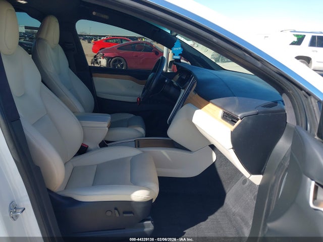 2020 TESLA MODEL X 5YJXCBE24LF231419 Photo 4