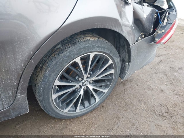 4T1B11HKXJU047723 Toyota CAMRY SE