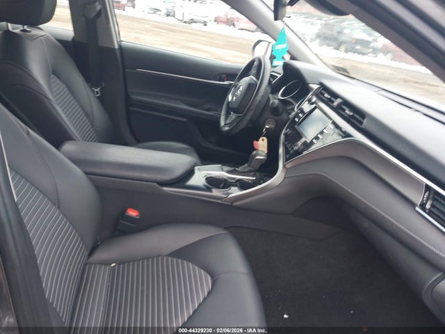4T1B11HKXJU047723 Toyota CAMRY SE