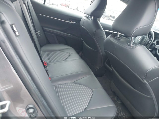 4T1B11HKXJU047723 Toyota CAMRY SE