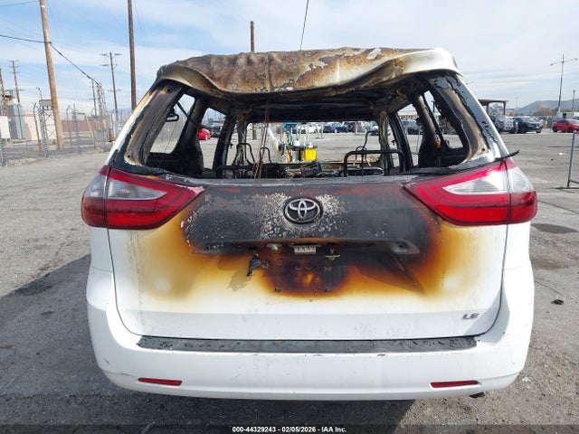 5TDKZ3DCXKS973584 Toyota Sienna Le 8 Passenger