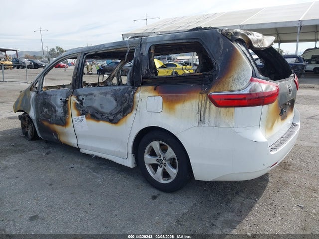5TDKZ3DCXKS973584 Toyota Sienna Le 8 Passenger