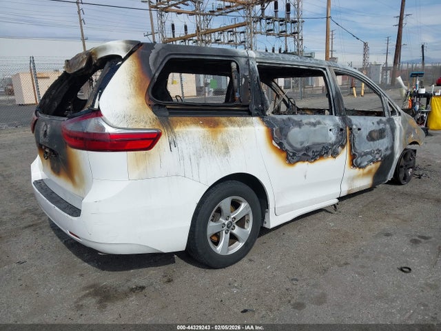 5TDKZ3DCXKS973584 Toyota Sienna Le 8 Passenger