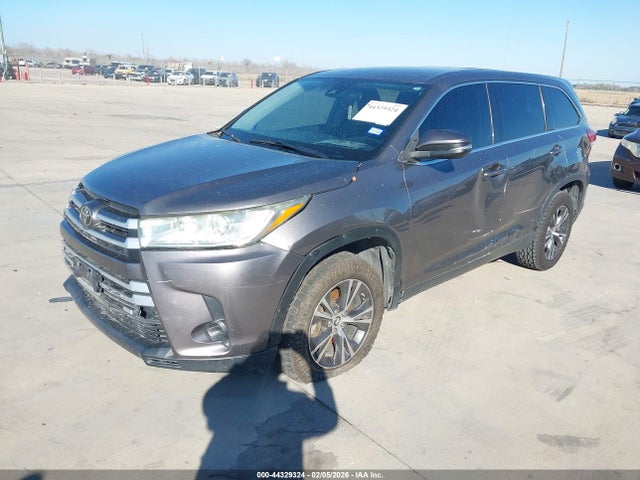 5TDZARFH1KS054557 Toyota Highlander Le
