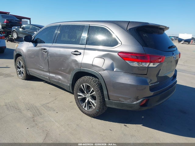 5TDZARFH1KS054557 Toyota Highlander Le