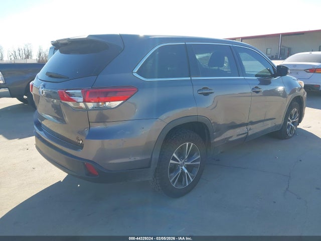 5TDZARFH1KS054557 Toyota Highlander Le
