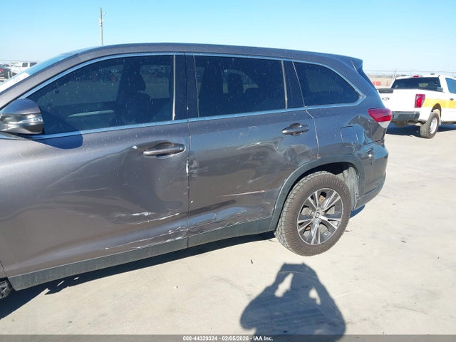 5TDZARFH1KS054557 Toyota Highlander Le