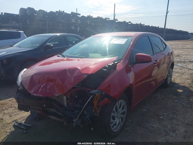 Toyota COROLLA LE 2018 5YFBURHE7JP759270 Image 2