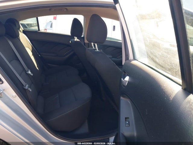 3KPFK4A7XJE234162 KIA FORTE LX