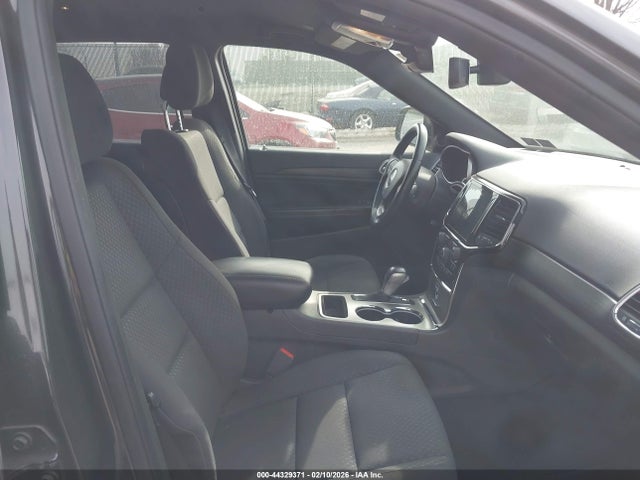1C4RJFAG1KC609408 Jeep Grand Cherokee Laredo E 4x4