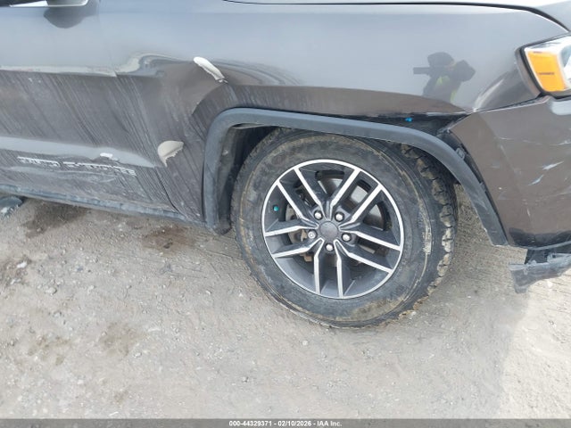 1C4RJFAG1KC609408 Jeep Grand Cherokee Laredo E 4x4