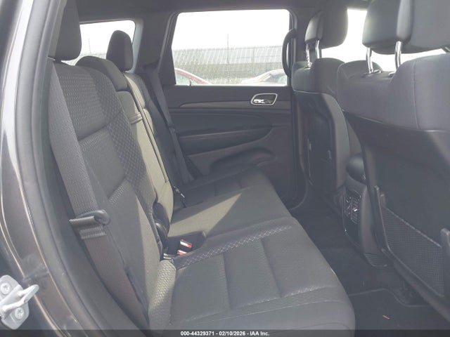 1C4RJFAG1KC609408 Jeep Grand Cherokee Laredo E 4x4