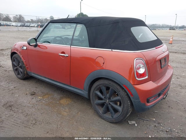 2015 MINI CONVERTIBLE WMWZP3C57FT708469 Photo 2