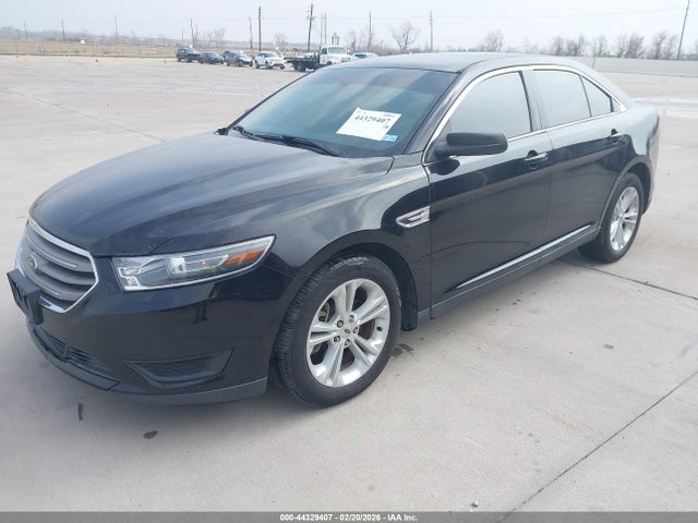 Ford TAURUS SE 2018 1FAHP2D87JG134061 Image 2