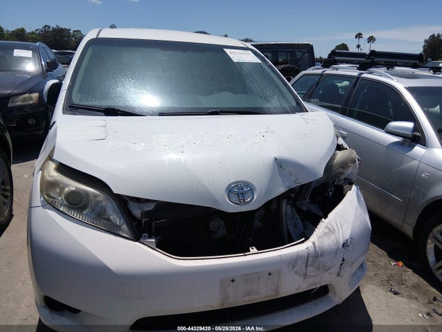 2014 Toyota Sienna Le V6 8 Passenger მანქანა იყიდება აუქციონზე, vin: 5TDKK3DC1ES498707, აუქციონის ნომერი: 44329420