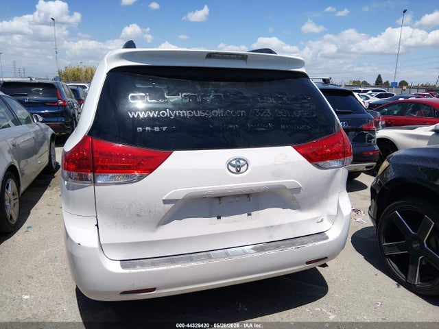 2014 Toyota Sienna Le V6 8 Passenger მანქანა იყიდება აუქციონზე, vin: 5TDKK3DC1ES498707, აუქციონის ნომერი: 44329420