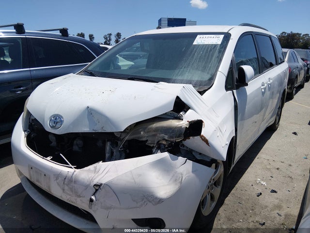 2014 Toyota Sienna Le V6 8 Passenger მანქანა იყიდება აუქციონზე, vin: 5TDKK3DC1ES498707, აუქციონის ნომერი: 44329420