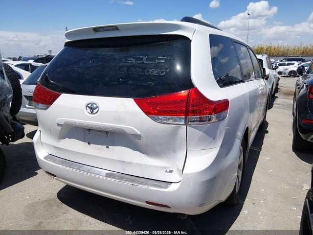 2014 Toyota Sienna Le V6 8 Passenger მანქანა იყიდება აუქციონზე, vin: 5TDKK3DC1ES498707, აუქციონის ნომერი: 44329420