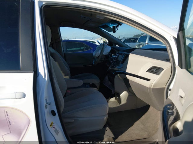 2014 Toyota Sienna Le V6 8 Passenger მანქანა იყიდება აუქციონზე, vin: 5TDKK3DC1ES498707, აუქციონის ნომერი: 44329420