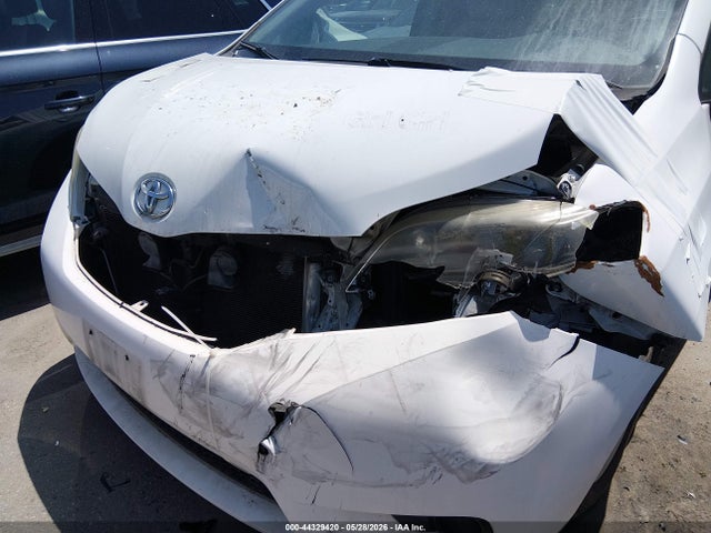 2014 Toyota Sienna Le V6 8 Passenger მანქანა იყიდება აუქციონზე, vin: 5TDKK3DC1ES498707, აუქციონის ნომერი: 44329420