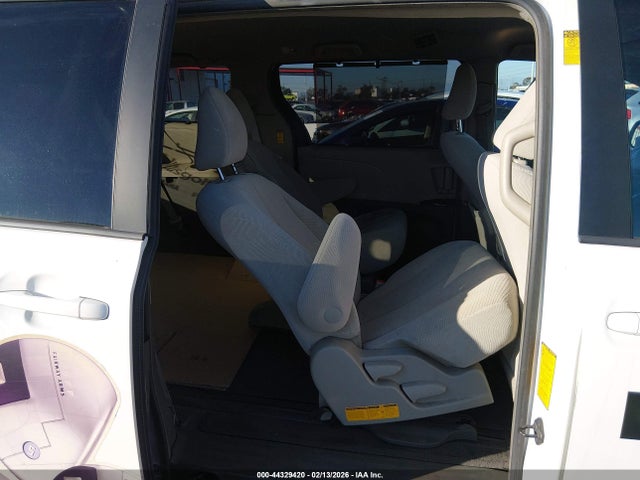 2014 Toyota Sienna Le V6 8 Passenger მანქანა იყიდება აუქციონზე, vin: 5TDKK3DC1ES498707, აუქციონის ნომერი: 44329420