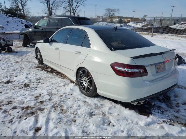 2010 MERCEDES-BENZ E 550 WDDHF9ABXAA160958 Photo 2