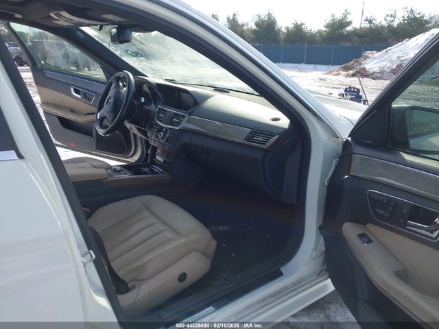2010 MERCEDES-BENZ E 550 WDDHF9ABXAA160958 Photo 4