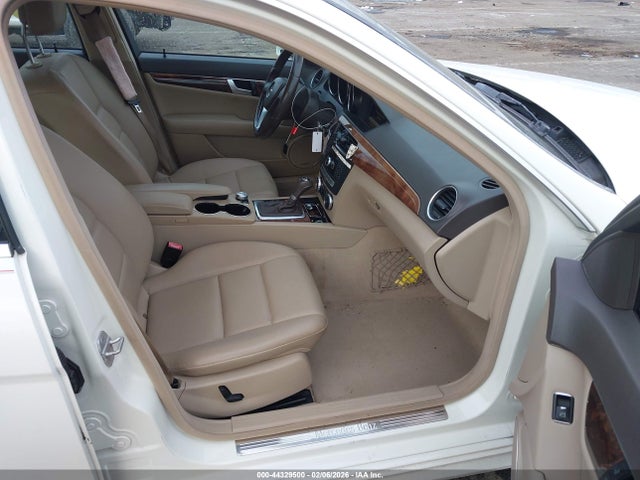 2012 MERCEDES-BENZ C 300 WDDGF8BB9CR195693 Photo 4