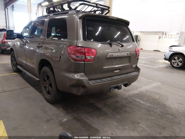 2011 TOYOTA SEQUOIA 5TDBY5G13BS050937 Photo 2